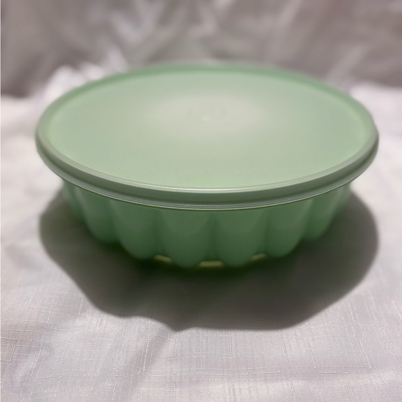 Vintage Green Tupperware Storage Container - Picture 1 of 8